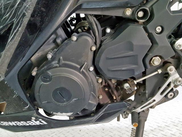 JKAEXKG12JDA12752 - 2018 KAWASAKI EX400 BLACK photo 11