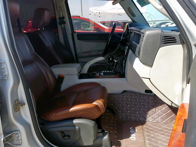 1J8HG58296C191368 - 2006 JEEP COMMANDER SILVER photo 5