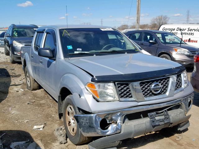 1N6AD07W97C423524 - 2007 NISSAN FRONTIER C SILVER photo 1