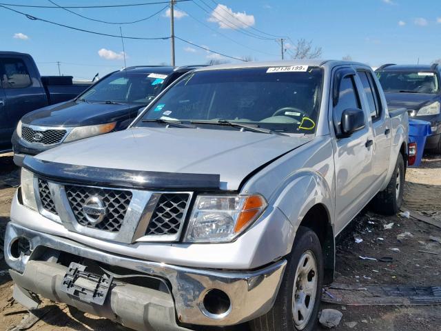 1N6AD07W97C423524 - 2007 NISSAN FRONTIER C SILVER photo 2