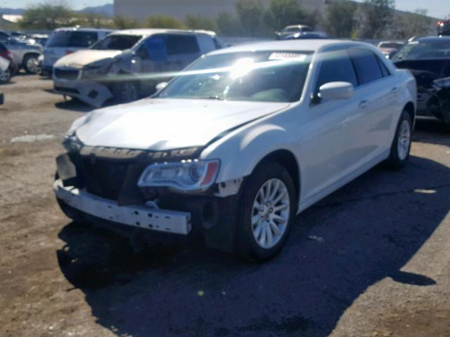 2C3CCAAG0CH165931 - 2012 CHRYSLER 300 WHITE photo 2