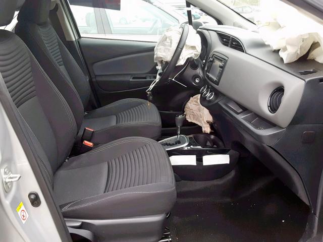 VNKKTUD37HA074086 - 2017 TOYOTA YARIS L SILVER photo 5