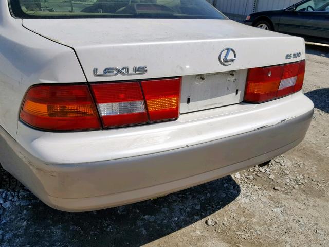 JT8BF28G1W0087595 - 1998 LEXUS ES 300 WHITE photo 9