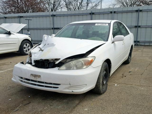 4T1BE32K82U019946 - 2002 TOYOTA CAMRY LE WHITE photo 2
