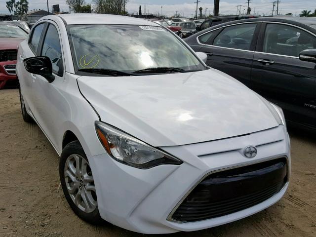 3MYDLBZV2GY106387 - 2016 TOYOTA SCION IA WHITE photo 1