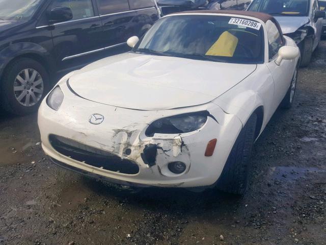 JM1NC25F760111563 - 2006 MAZDA MX-5 MIATA WHITE photo 2