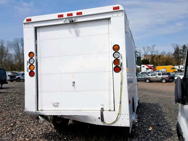 4UZAANCP74CL85967 - 2004 FREIGHTLINER CHASSIS M WHITE photo 4