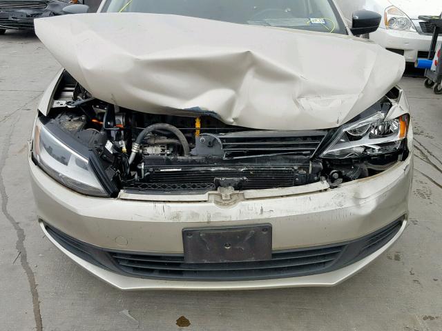 3VW2K7AJ8EM329811 - 2014 VOLKSWAGEN JETTA BASE TAN photo 9