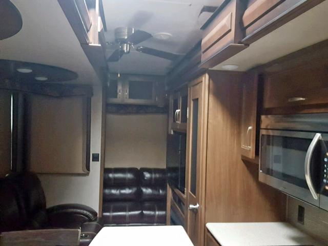 4YDF35225HA742037 - 2017 KEYSTONE MONTANA TAN photo 5