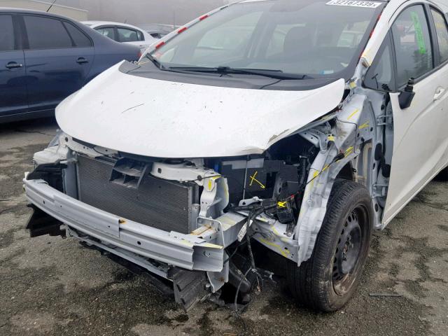 JHMGK5H59GX045797 - 2016 HONDA FIT LX WHITE photo 9