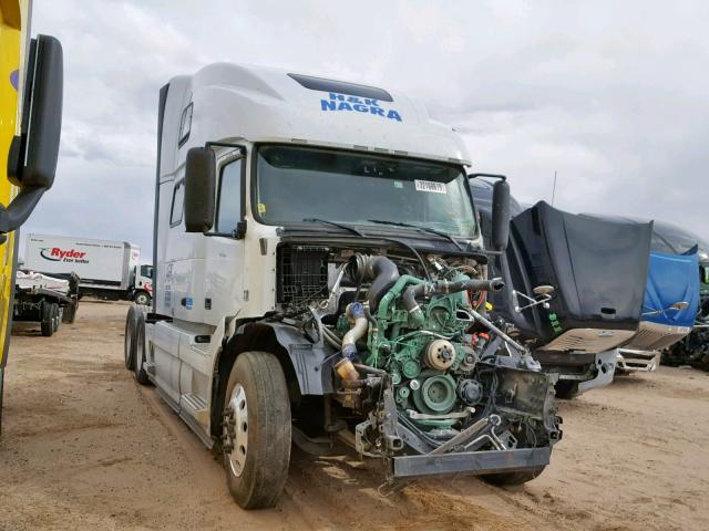 4V4NC9EJ9GN943105 - 2016 VOLVO VN VNL WHITE photo 1