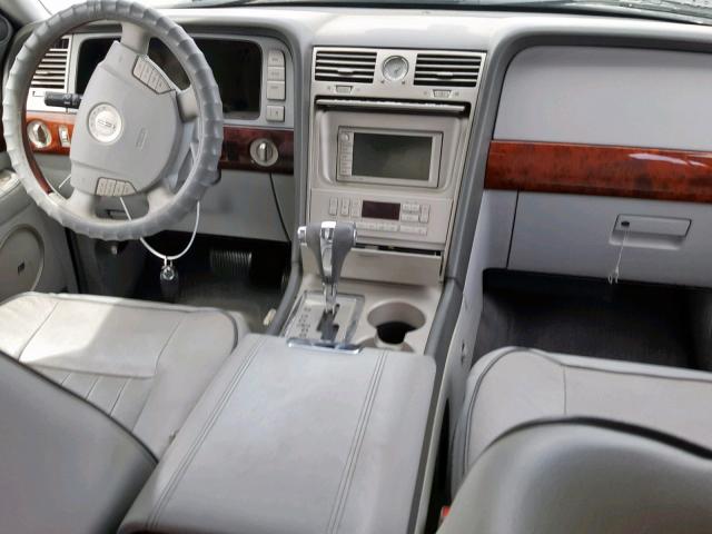 5LMFU28595LJ22039 - 2005 LINCOLN NAVIGATOR Noir photo 9