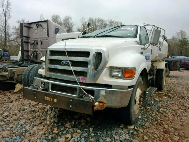 3FRNF75E45V139583 - 2005 FORD F750 SUPER WHITE photo 2