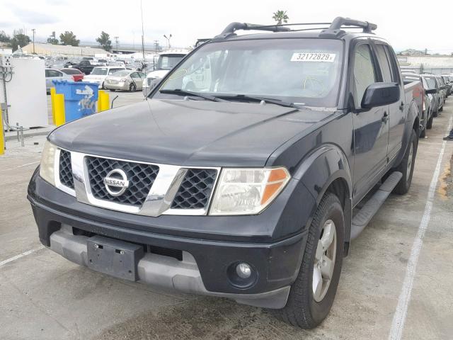 1N6AD07U65C450448 - 2005 NISSAN FRONTIER C BLACK photo 2