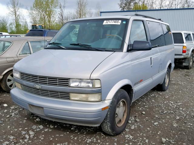 1GNEL19W5YB207064 - 2000 CHEVROLET ASTRO GRAY photo 2