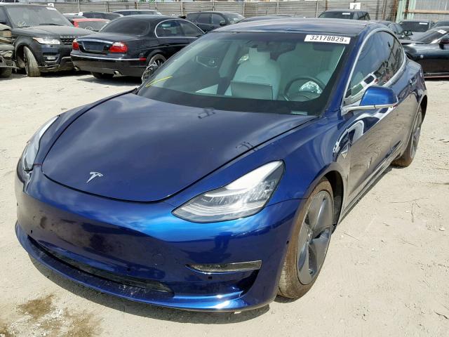 5YJ3E1EBXJF096513 - 2018 TESLA MODEL 3 BLUE photo 2