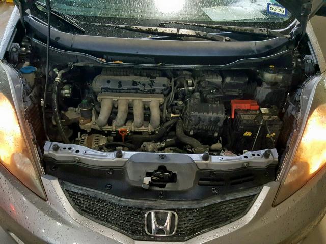 JHMGE8H2XAC006620 - 2010 HONDA FIT GRAY photo 7