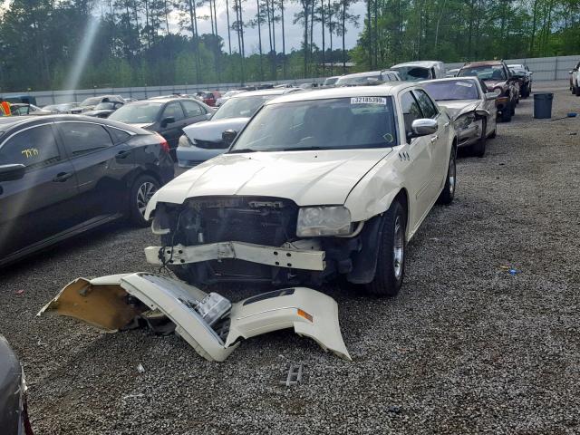 2C3KA53G76H146755 - 2006 CHRYSLER 300 TOURIN WHITE photo 2