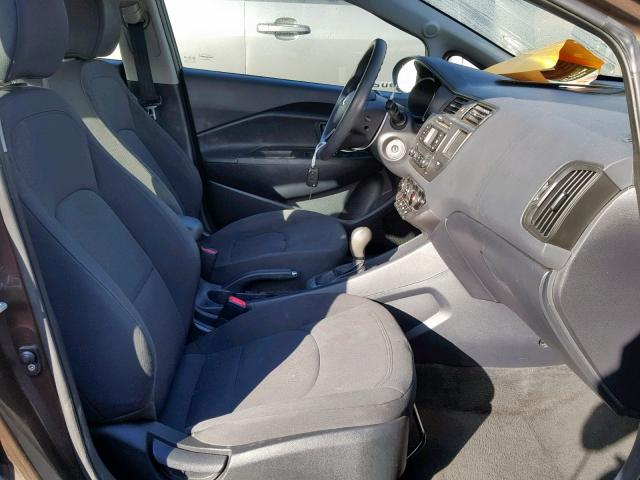 KNADN4A36D6134756 - 2013 KIA RIO EX BROWN photo 5