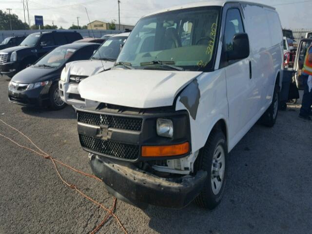 1GCFG15X091167760 - 2009 CHEVROLET EXPRESS G1 WHITE photo 2