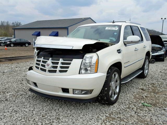 1GYFK63878R273902 - 2008 CADILLAC ESCALADE L WHITE photo 2