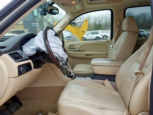 1GYFK63878R273902 - 2008 CADILLAC ESCALADE L WHITE photo 5