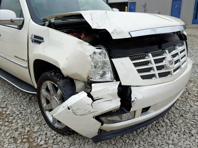 1GYFK63878R273902 - 2008 CADILLAC ESCALADE L WHITE photo 9