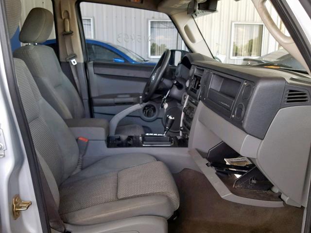 1J8HG48K46C238669 - 2006 JEEP COMMANDER SILVER photo 5