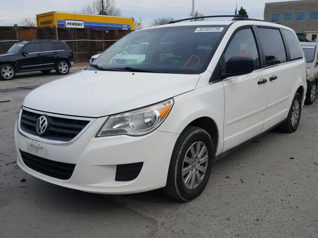 2V8HW44129R559004 - 2009 VOLKSWAGEN ROUTAN S WHITE photo 2