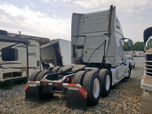 4V4NC9TH7CN543182 - 2012 VOLVO VN VNL WHITE photo 4