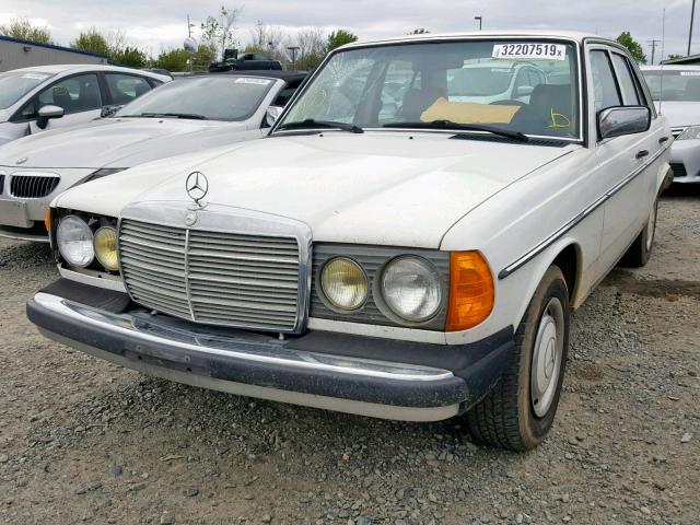 WDBAB23A5CB344543 - 1982 MERCEDES-BENZ 240 D WHITE photo 2