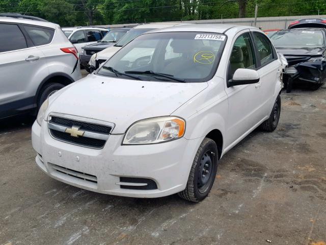 KL1TD5DE9AB098835 - 2010 CHEVROLET AVEO LS WHITE photo 2