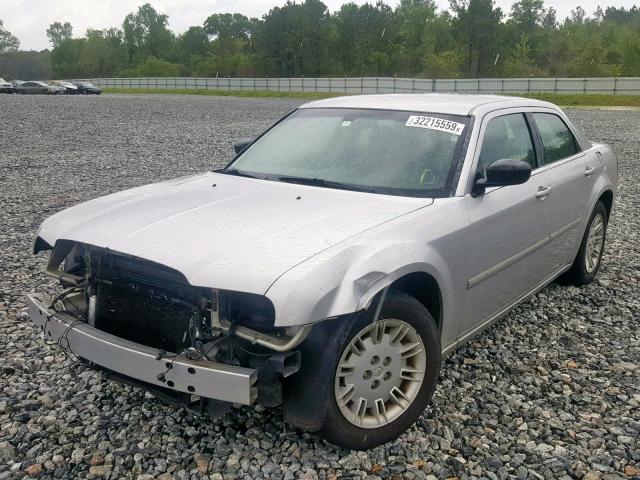 2C3KA43R07H731917 - 2007 CHRYSLER 300 SILVER photo 2