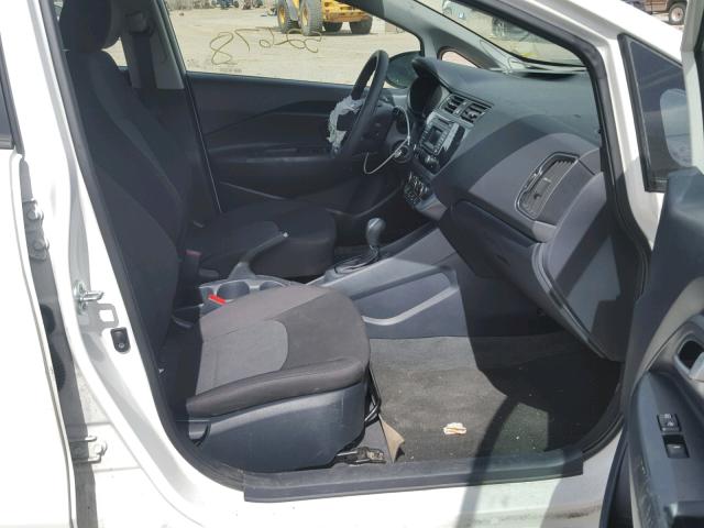 KNADM4A36G6669030 - 2016 KIA RIO LX WHITE photo 5