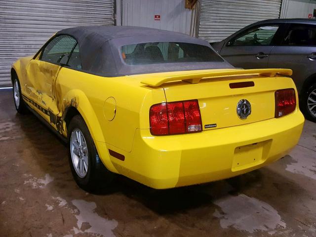 1ZVFT84N955252388 - 2005 FORD MUSTANG YELLOW photo 3