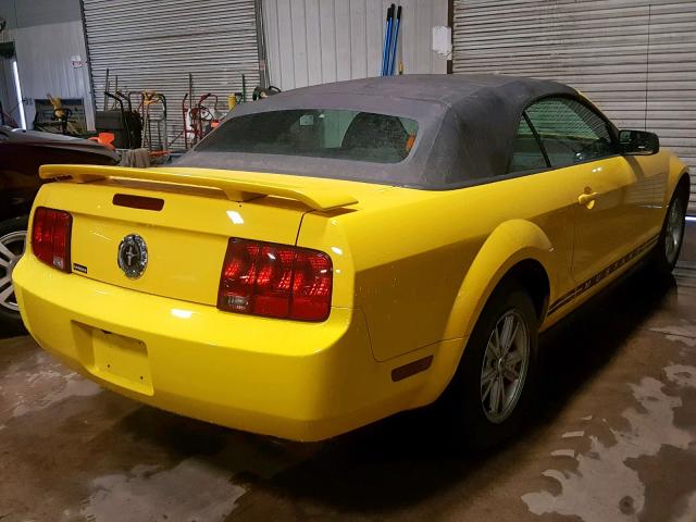 1ZVFT84N955252388 - 2005 FORD MUSTANG YELLOW photo 4