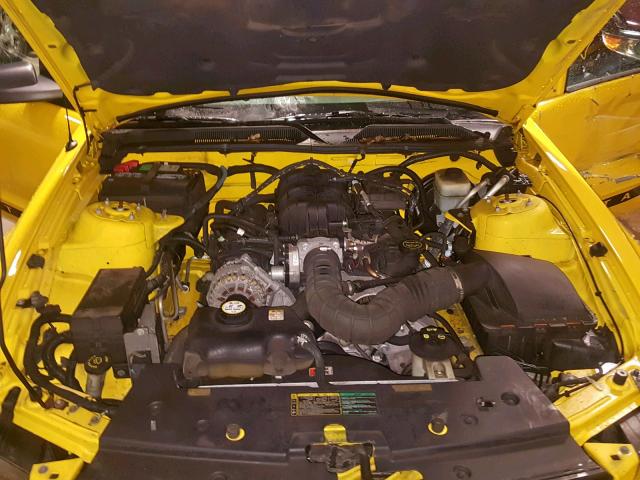 1ZVFT84N955252388 - 2005 FORD MUSTANG YELLOW photo 7