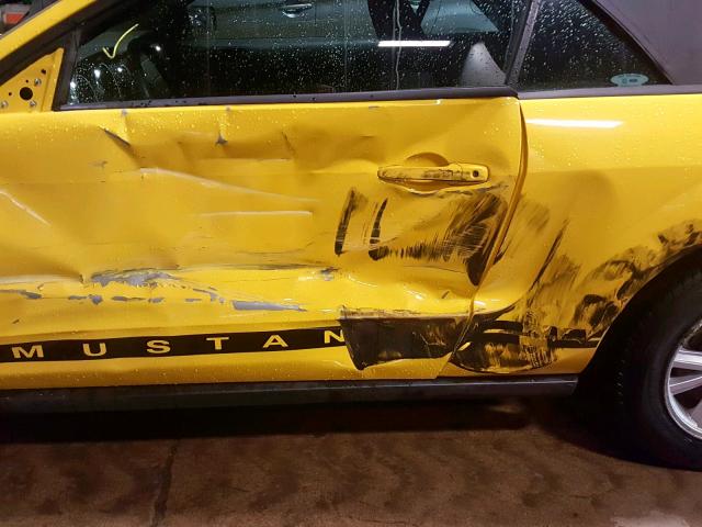 1ZVFT84N955252388 - 2005 FORD MUSTANG YELLOW photo 9