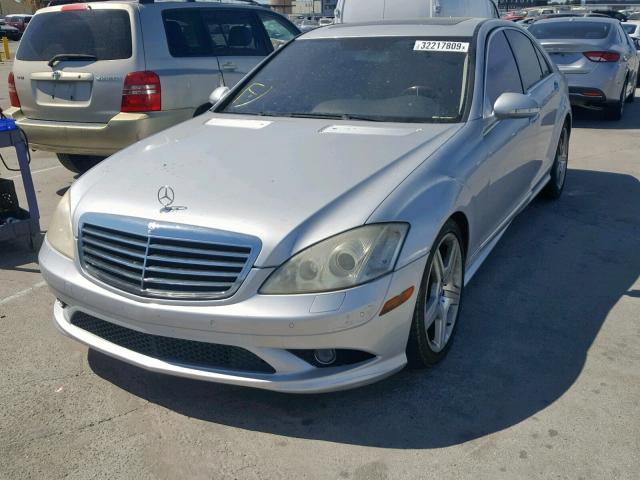 WDDNG71X77A057053 - 2007 MERCEDES-BENZ S 550 SILVER photo 2