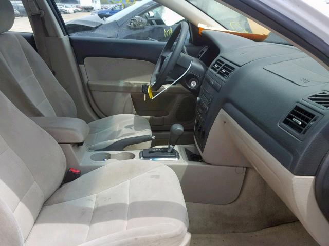 3FAHP06Z17R232949 - 2007 FORD FUSION S WHITE photo 5