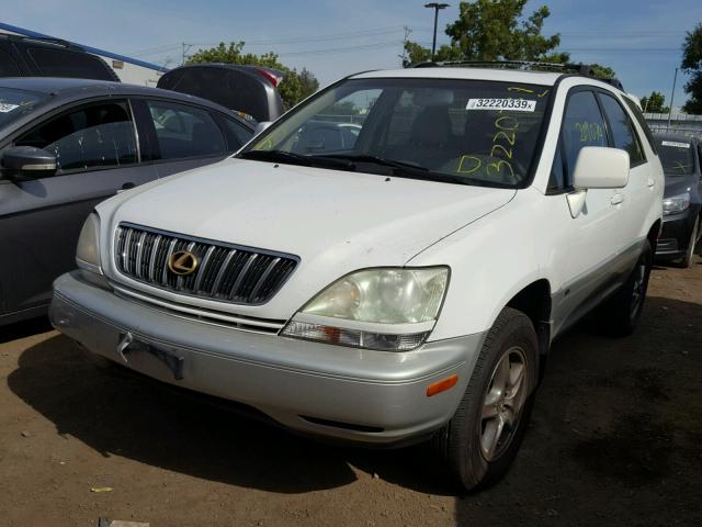 JTJHF10U110228002 - 2001 LEXUS RX 300 WHITE photo 2