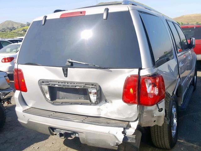5LMFU27R24LJ29577 - 2004 LINCOLN NAVIGATOR Argent photo 4
