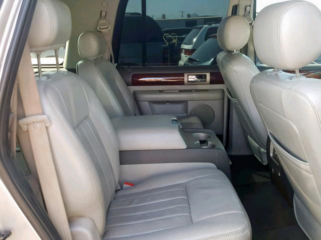 5LMFU27R24LJ29577 - 2004 LINCOLN NAVIGATOR Argent photo 6