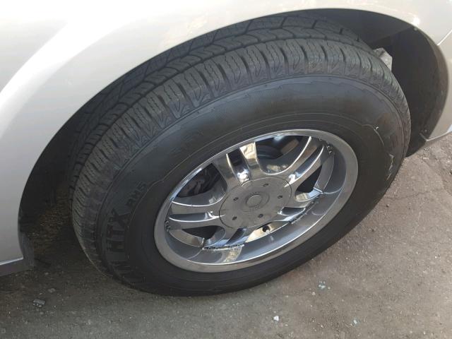 5LMFU27R24LJ29577 - 2004 LINCOLN NAVIGATOR Argent photo 9