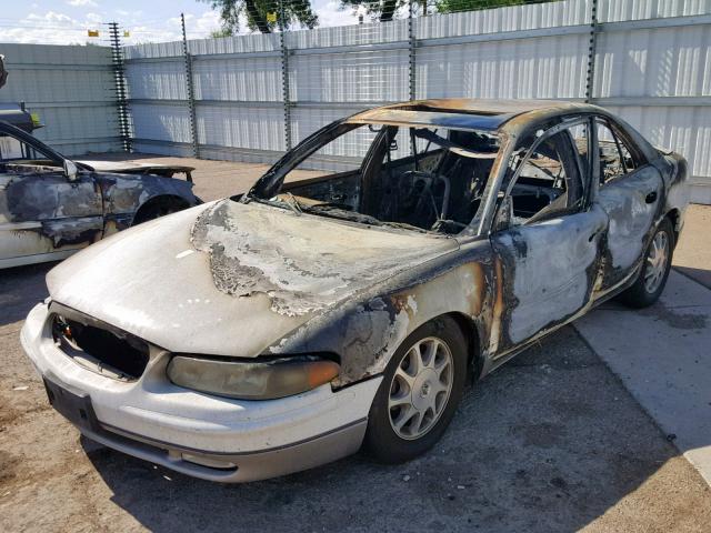 2G4WF5219W1567215 - 1998 BUICK REGAL GS WHITE photo 2