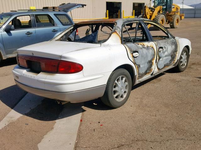 2G4WF5219W1567215 - 1998 BUICK REGAL GS WHITE photo 4