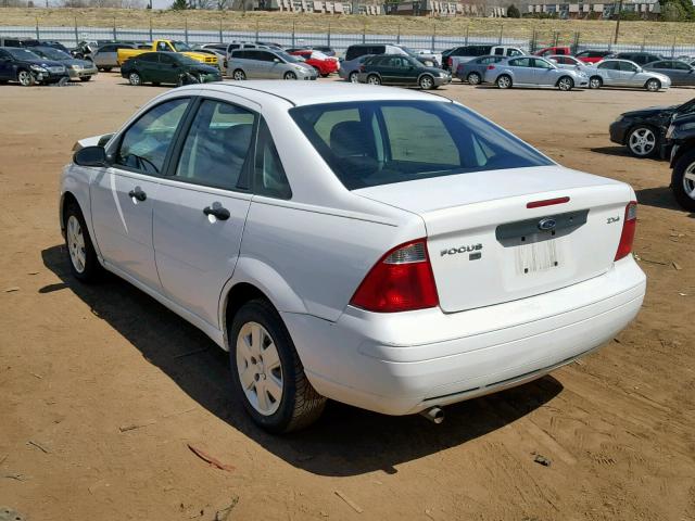 1FAFP34N66W172705 - 2006 FORD FOCUS ZX4 WHITE photo 3