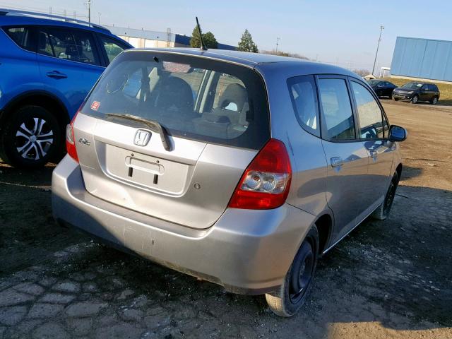 JHMGD38477S004054 - 2007 HONDA FIT GRAY photo 4