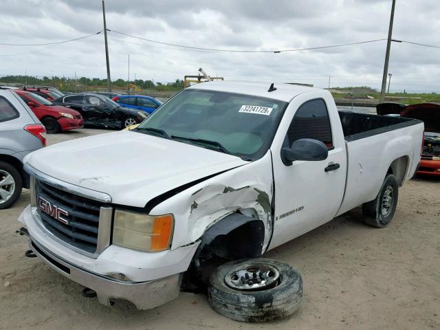 1GTHC24K57E519155 - 2007 GMC SIERRA C25 WHITE photo 2