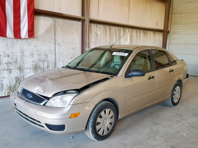 1FAFP34N36W127690 - 2006 FORD FOCUS ZX4 GOLD photo 2